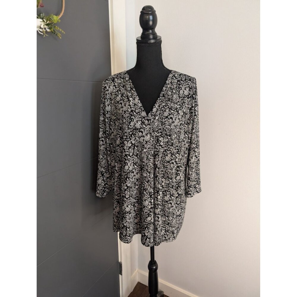 Lane Bryant Swing 3/4-Sleeve Pleat-Front Top‎ in Black Floral - 18/20